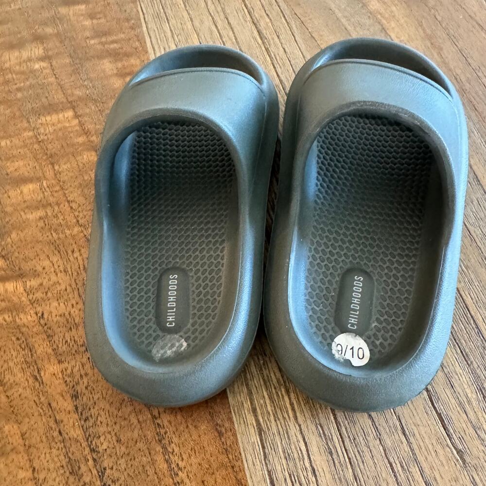 Childhoods Clothing Toddler Slides - Size 9/10 - Picture 5 of 6